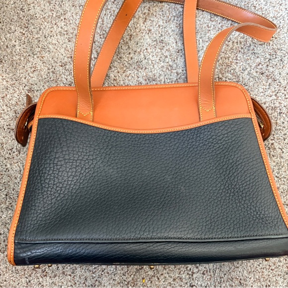 Dooney and Bourke rare vintage all weather leather shoulder bag - Picture 6 of 13
